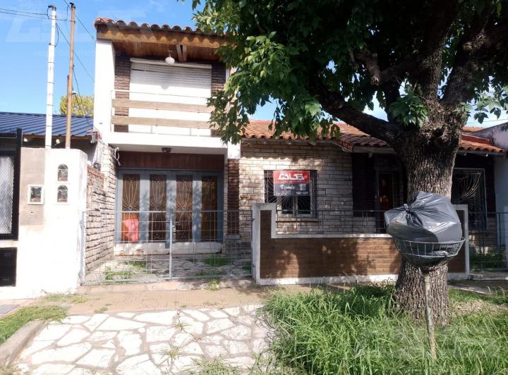 Casa · 120m² · 6 Ambientes · 2 Cocheras