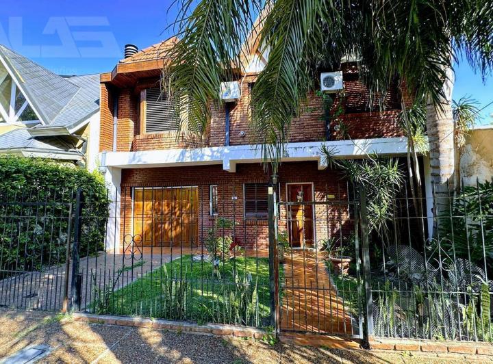 Casa · 200m² · 6 Ambientes · 4 Cocheras