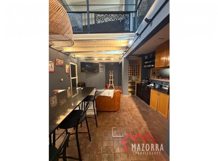 Casa · 300m² · 5 Ambientes · 4 Cocheras