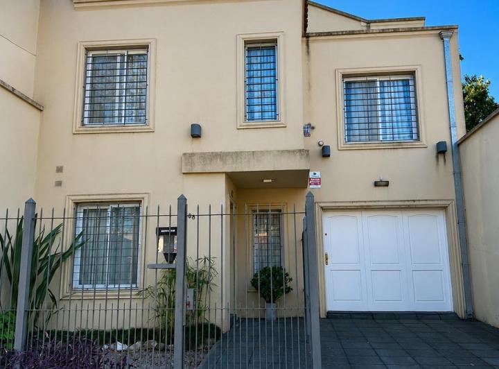 Casa · 224m² · 6 Ambientes · 3 Cocheras