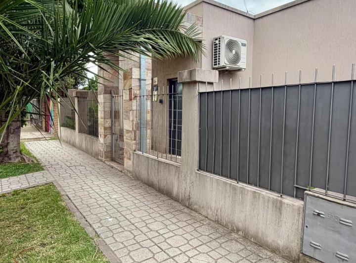 Casa · 104m² · 3 Dormitorios · 2 Cocheras