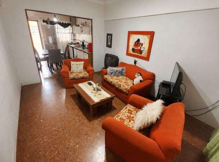 Casa · 74m² · 4 Ambientes · 2 Cocheras
