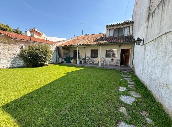Casa · 160m² · 5 Ambientes · 1 Cochera