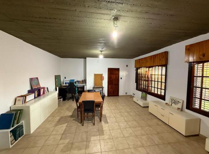 Casa · 151m² · 4 Ambientes · 2 Cocheras