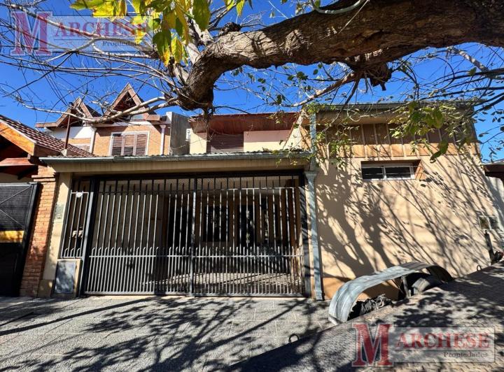 Casa · 225m² · 5 Ambientes · 2 Cocheras