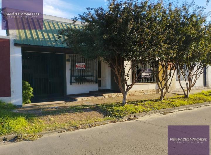 Casa · 240m² · 6 Ambientes · 1 Cochera