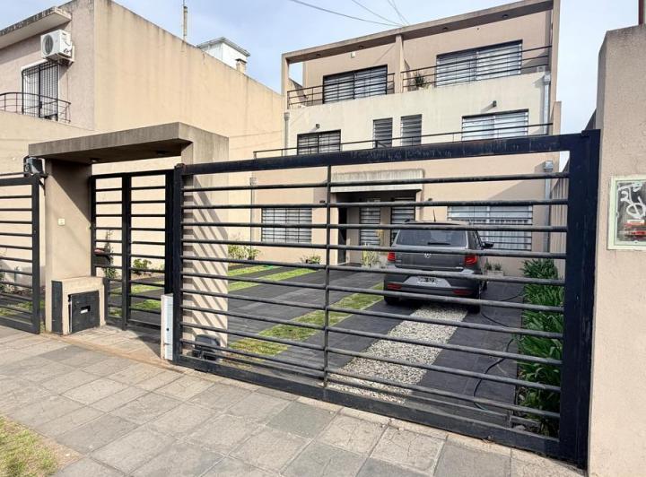 Casa · 127m² · 4 Ambientes · 1 Cochera