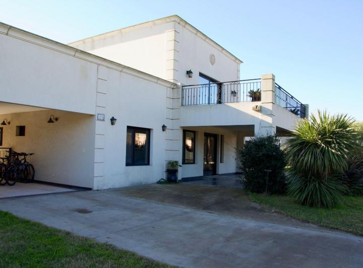 Casa · 324m² · 7 Ambientes