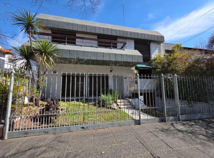 Casa · 181m² · 5 Ambientes · 2 Cocheras
