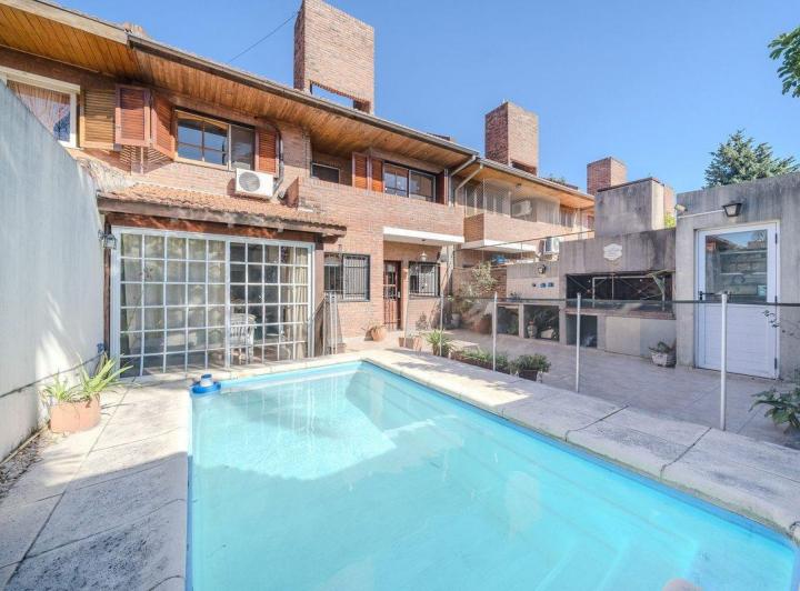 Casa · 150m² · 4 Ambientes · 2 Cocheras