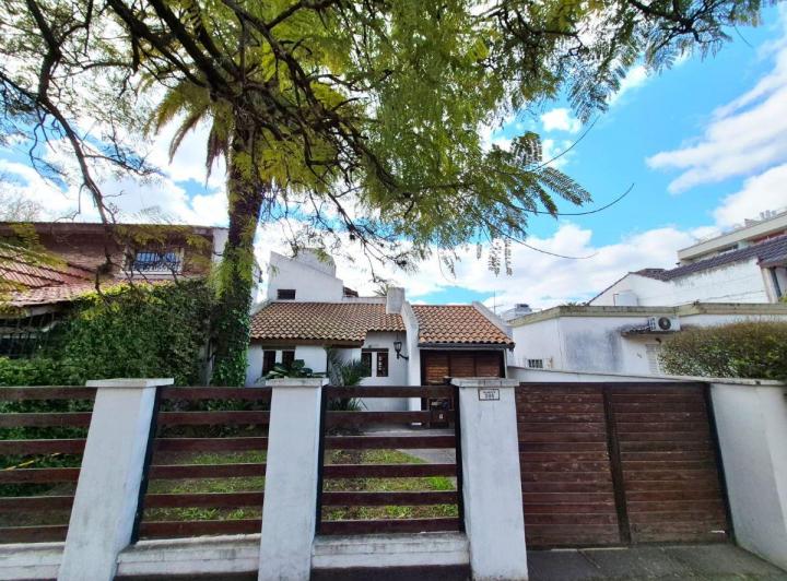 Casa · 170m² · 5 Ambientes · 2 Cocheras