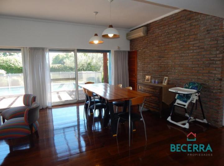Casa · 180m² · 6 Ambientes · 1 Cochera