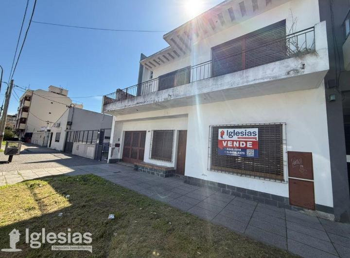 Casa · 170m² · 4 Ambientes · 1 Cochera
