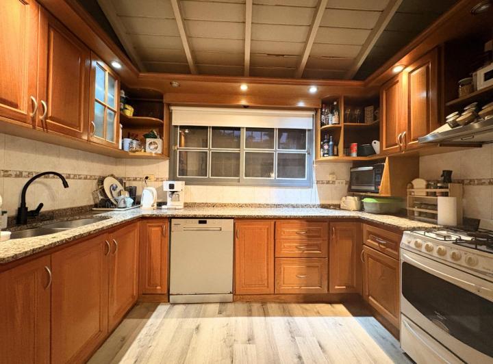 Casa · 180m² · 4 Ambientes · 1 Cochera