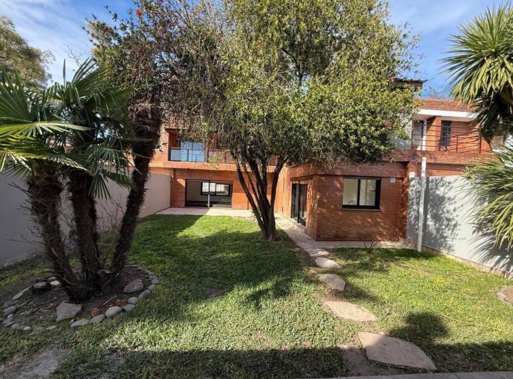 Casa · 281m² · 5 Ambientes · 2 Cocheras