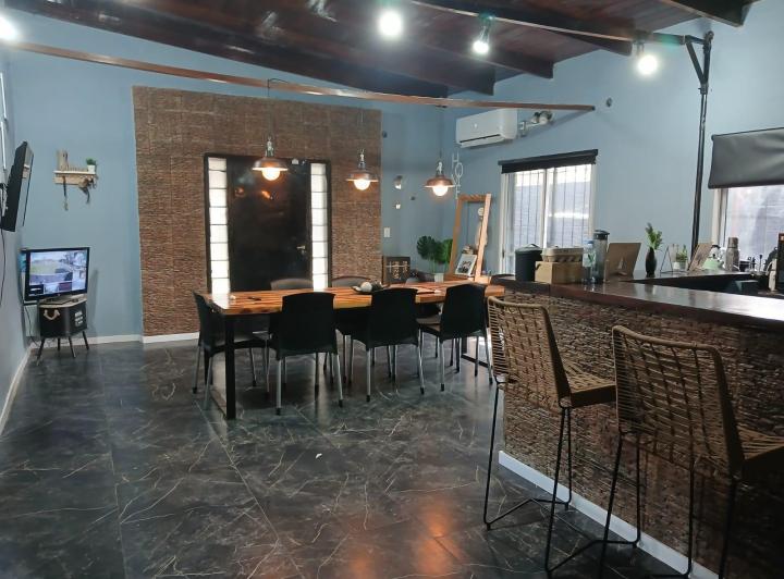 Casa · 150m² · 6 Ambientes · 4 Cocheras