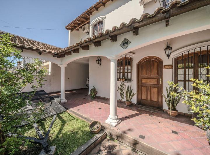 Casa · 170m² · 5 Ambientes · 2 Cocheras