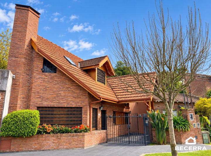Casa · 139m² · 6 Ambientes · 1 Cochera