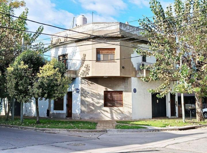 Casa · 158m² · 7 Ambientes · 3 Cocheras