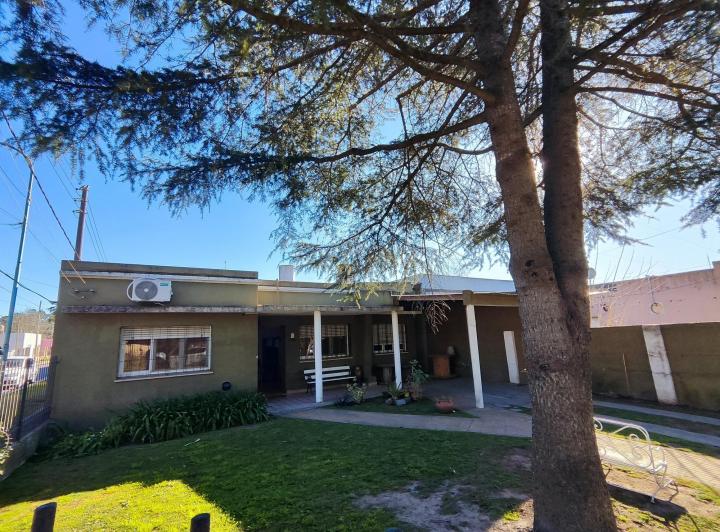 Casa · 220m² · 4 Dormitorios · 1 Cochera