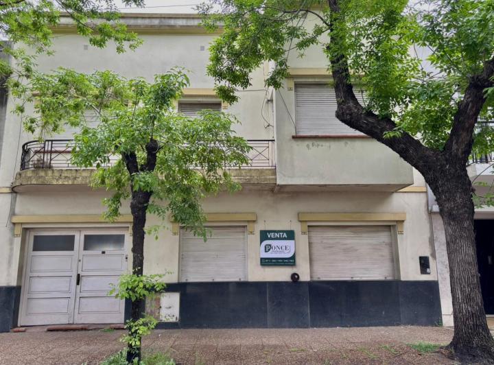 Casa · 213m² · 5 Ambientes · 2 Cocheras