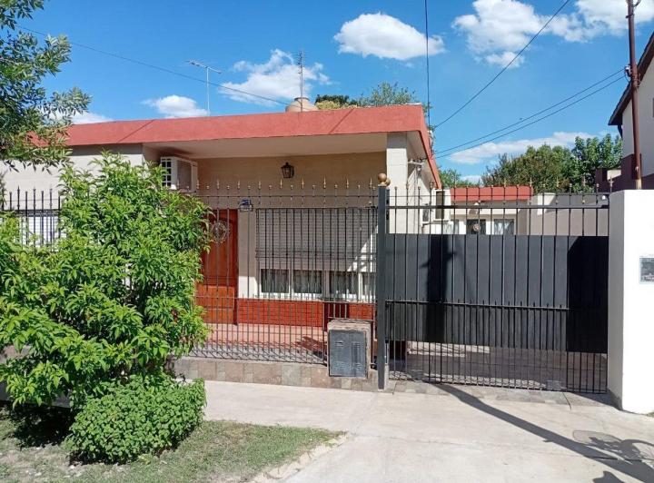 Casa · 100m² · 3 Ambientes · 1 Cochera