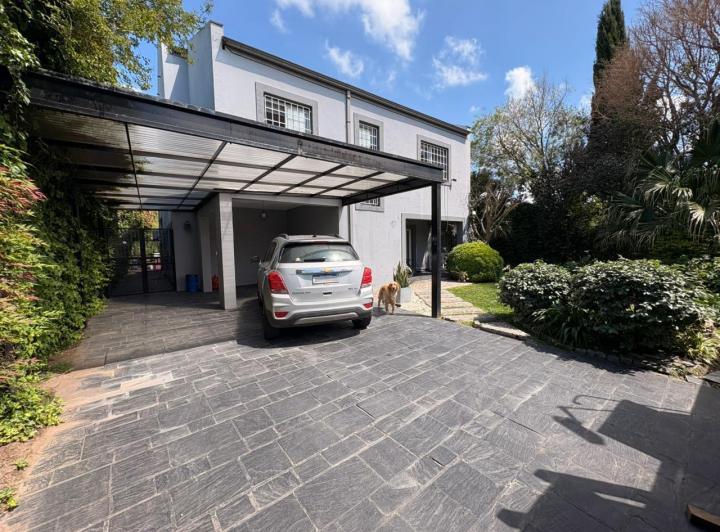 Casa · 280m² · 7 Ambientes · 1 Cochera