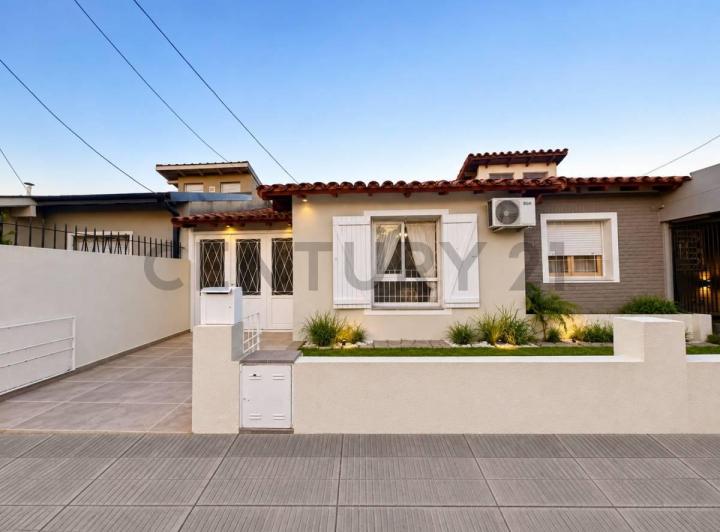 Casa · 100m² · 4 Ambientes · 3 Cocheras