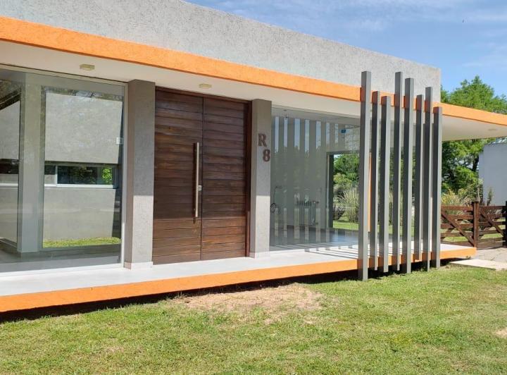 Casa · 200m² · 3 Dormitorios · 2 Cocheras