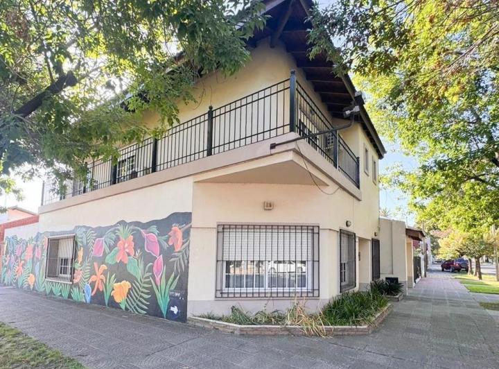 Casa · 195m² · 5 Ambientes · 2 Cocheras