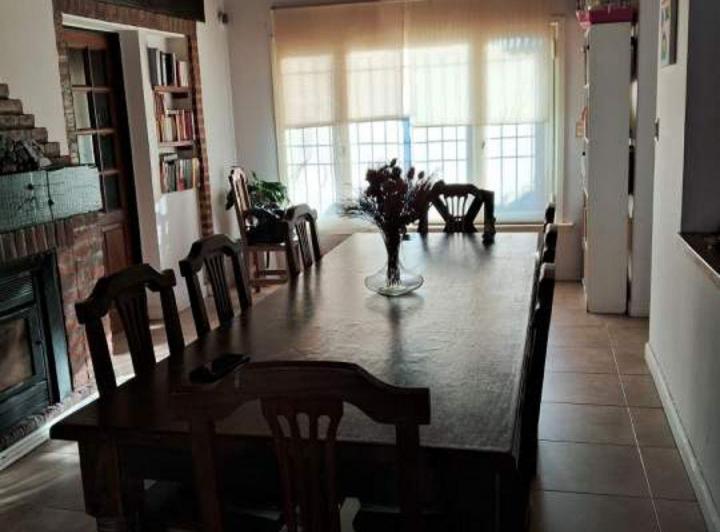 Casa · 180m² · 5 Ambientes · 1 Cochera