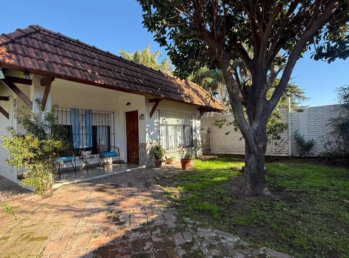Casa · 140m² · 3 Ambientes · 2 Cocheras