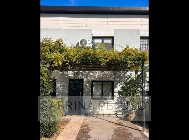Casa · 80m² · 3 Ambientes · 2 Cocheras