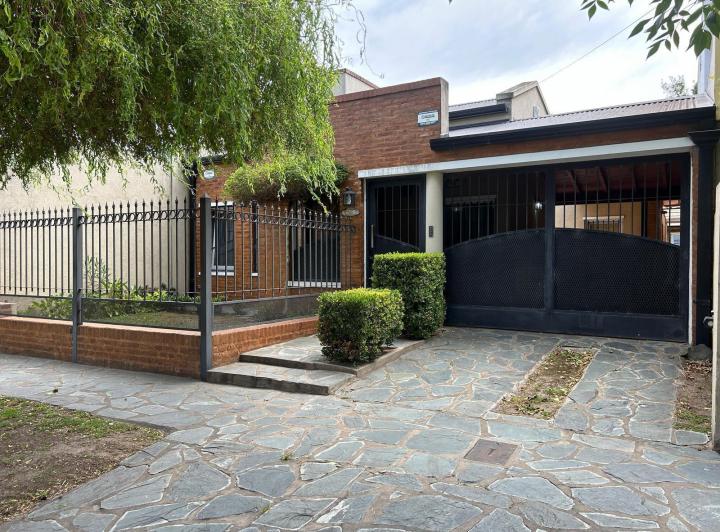 Casa · 156m² · 5 Ambientes · 2 Cocheras