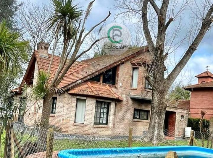 Casa · 140m² · 3 Ambientes · 2 Cocheras