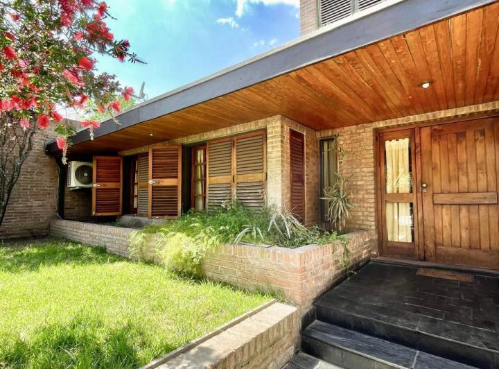 Casa · 195m² · 4 Ambientes · 1 Cochera