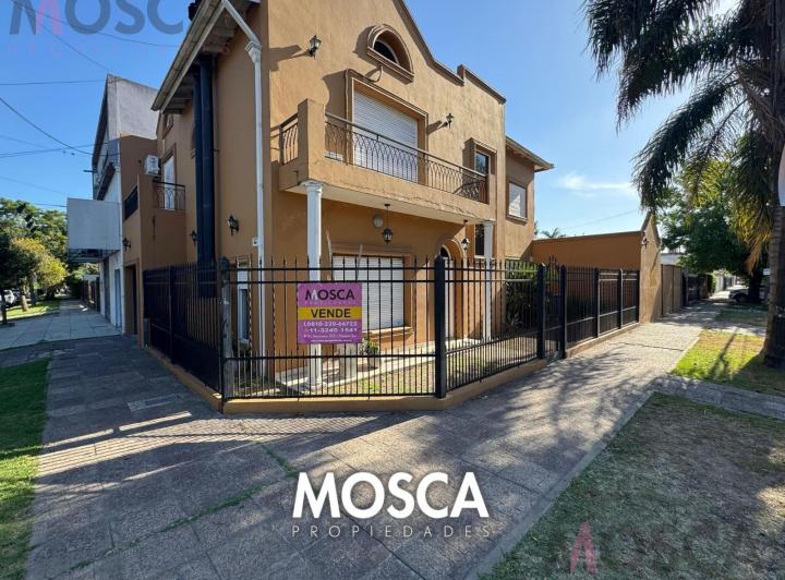 Casa · 180m² · 6 Ambientes · 1 Cochera