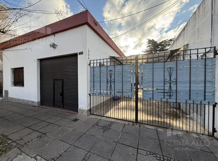 Casa · 220m² · 6 Ambientes · 2 Cocheras
