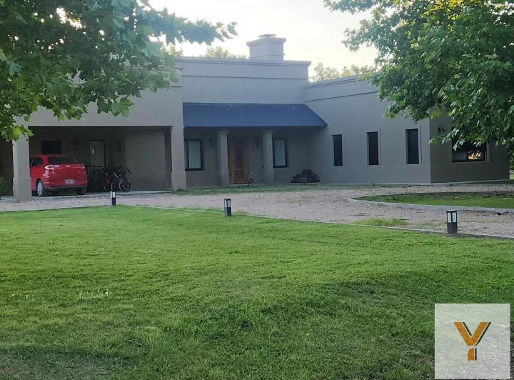 Casa · 180m² · 5 Ambientes