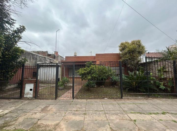 Casa · 65m² · 3 Ambientes · 1 Cochera