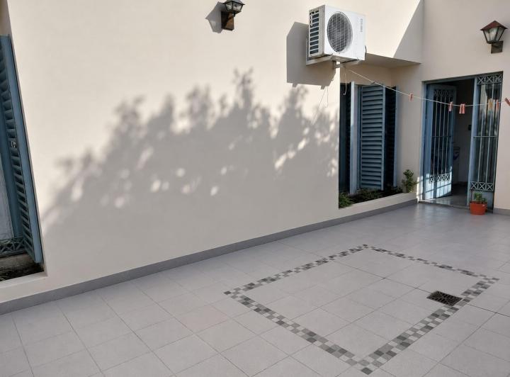 Casa · 230m² · 4 Ambientes · 2 Cocheras