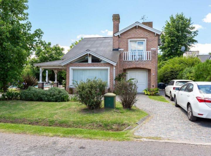 Casa · 200m² · 4 Ambientes