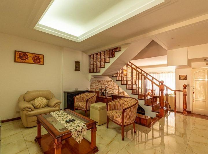 Casa · 250m² · 5 Ambientes · 1 Cochera
