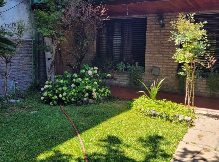Casa · 260m² · 4 Ambientes · 2 Cocheras