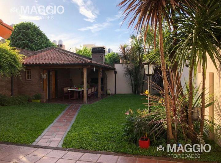 Casa · 225m² · 4 Ambientes · 1 Cochera