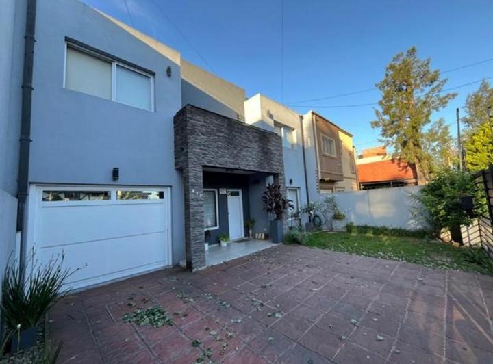 Casa · 174m² · 4 Ambientes · 3 Cocheras