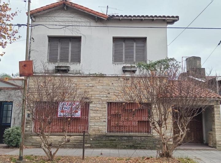 Casa · 140m² · 4 Ambientes · 2 Cocheras