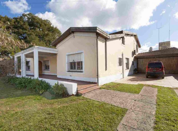 Casa · 260m² · 5 Ambientes · 4 Cocheras