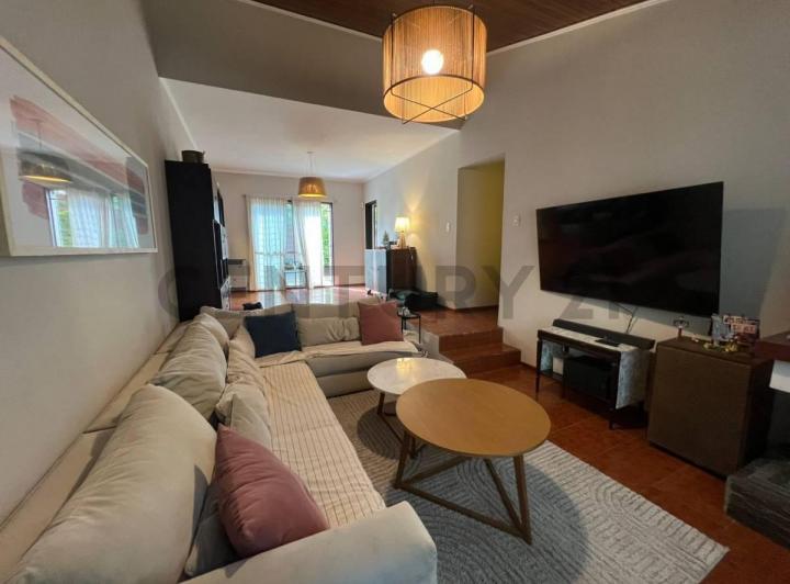 Casa · 160m² · 4 Ambientes · 1 Cochera