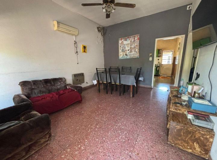 Casa · 6 Ambientes · 1 Cochera
